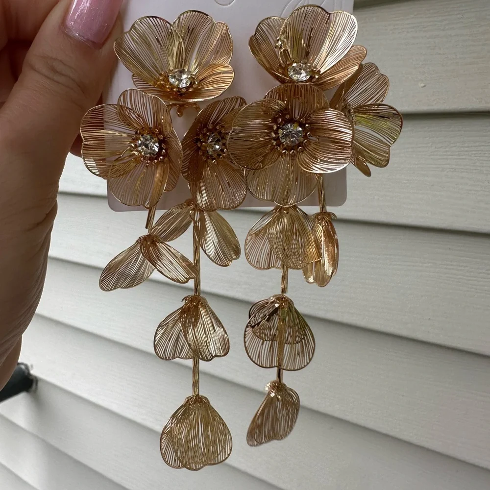 Zara Kate Middleton Gold cascading Floral Drop Earrings - Picture 8 of 8